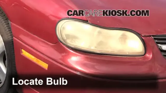 2004 Chevrolet Classic 2.2L 4 Cyl. Éclairage Feux de route (remplacer l'ampoule)